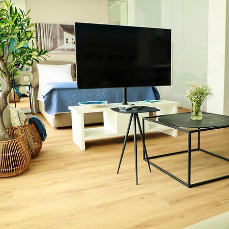 Renovated Apartment With Roof Garden Access, 15 M Walk To Acropolis Athens Ngoại thất bức ảnh