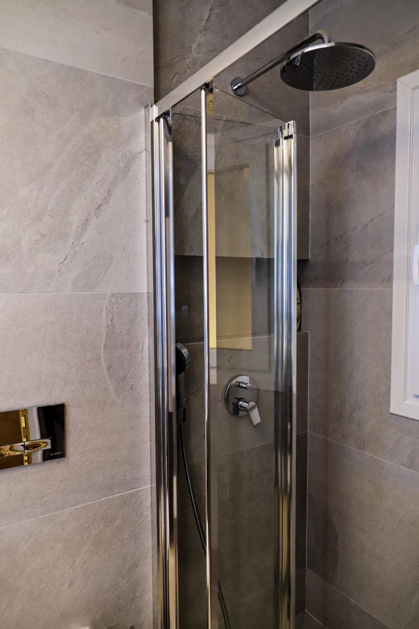 Renovated Apartment With Roof Garden Access, 15 M Walk To Acropolis Athens Ngoại thất bức ảnh